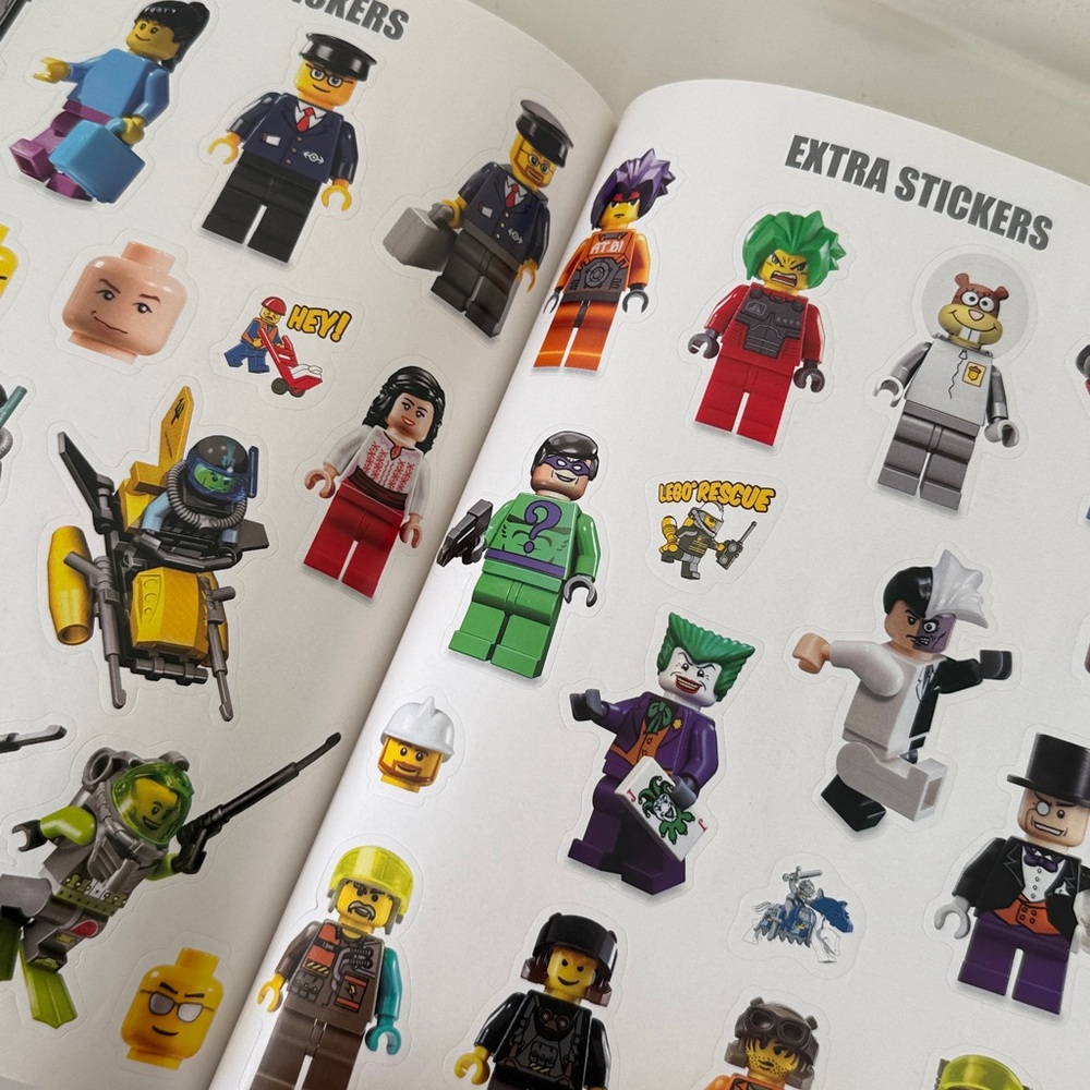 Lego MiniFigure Ultimate Sticker Collection Book - 2010 - Picture 11 of 16